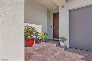 Photo #4: 2482638 Listing