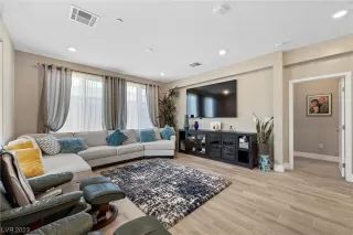 Photo #5: 2482638 Listing