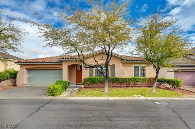 MLS: 2482653 Condo For Sale