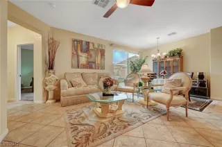 Photo #4: 2482653 Listing