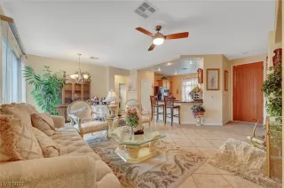 Photo #5: 2482653 Listing