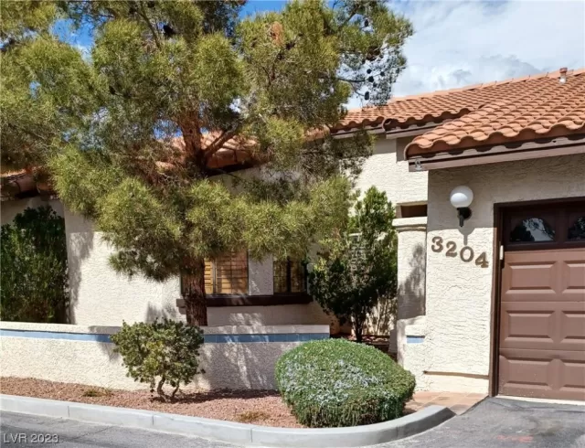 MLS: 2482658 Condo For Sale