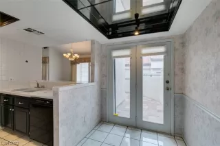 Photo #5: 2482658 Listing