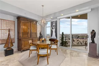 Photo #5: 2482687 Listing