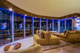 Photo #2: 2482695 Listing