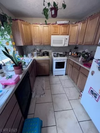 Photo #3: 2482705 Listing 