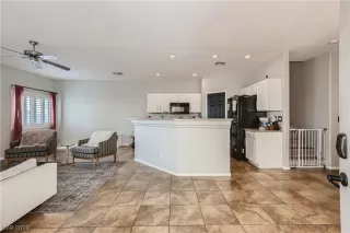 Photo #3: 2482716 Listing