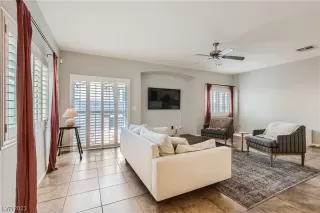 Photo #4: 2482716 Listing