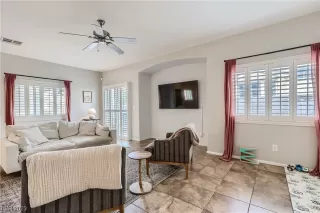 Photo #5: 2482716 Listing