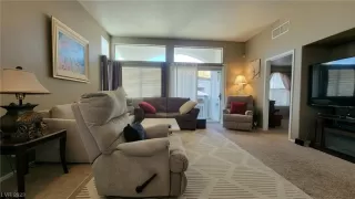 Photo #4: 2482738 Listing