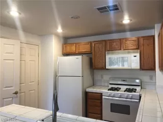 Photo #3: 2482742 Listing