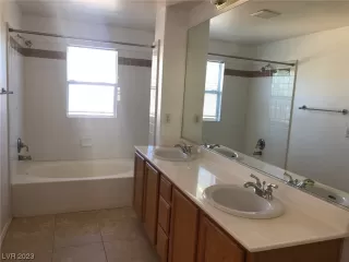 Photo #6: 2482742 Listing