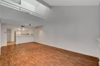 Photo #5: 2482777 Listing