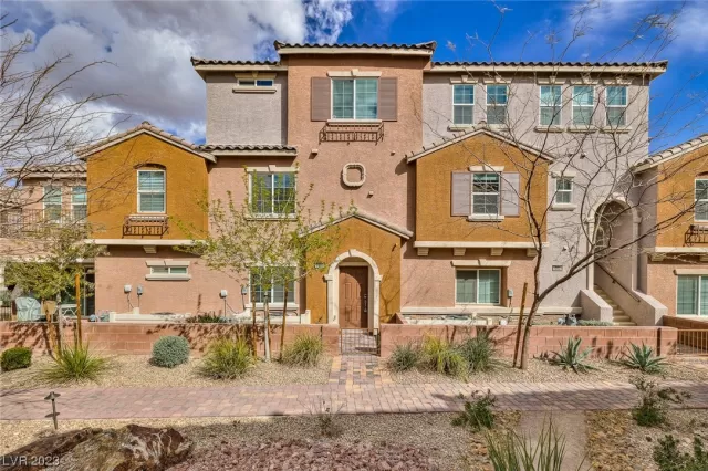 MLS: 2482781 Condo For Sale