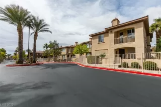 Photo #2: 2482819 Listing