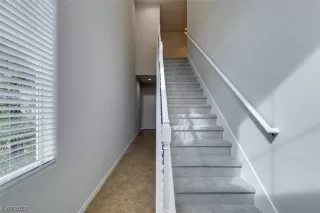 Photo #5: 2482819 Listing