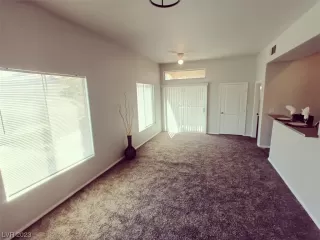 Photo #6: 2482826 Listing