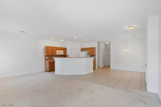 Photo #2: 2482850 Listing