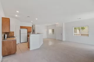 Photo #3: 2482850 Listing