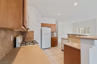 Photo #6: 2482850 Listing