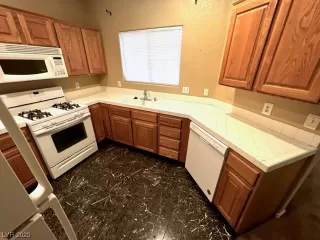 Photo #6: 2482856 Listing 