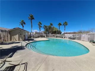 Photo #3: 2482863 Listing