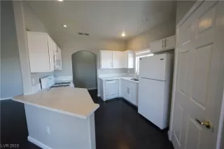 Photo #5: 2482866 Listing 