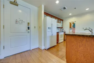 Photo #5: 2482873 Listing