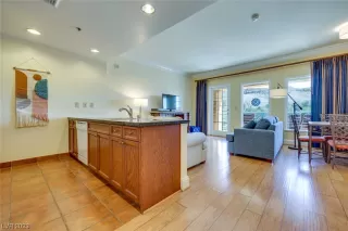 Photo #6: 2482873 Listing