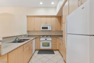 Photo #3: 2482883 Listing