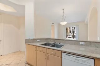 Photo #4: 2482883 Listing