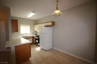 Photo #5: 2482884 Listing