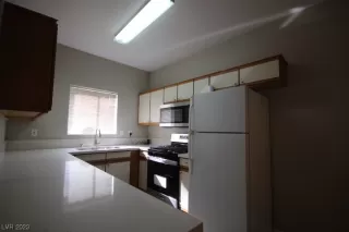 Photo #6: 2482884 Listing