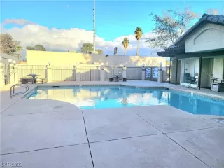 Photo #5: 2482930 Listing