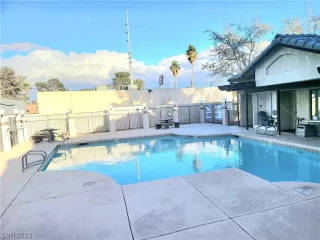 Photo #6: 2482930 Listing