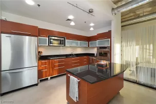 Photo #5: 2482937 Listing 