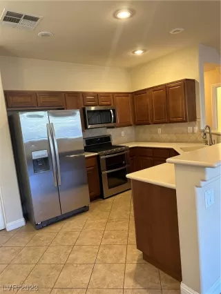 Photo #5: 2483002 Listing 
