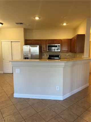 Photo #6: 2483002 Listing 
