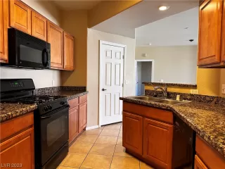 Photo #6: 2483005 Listing 