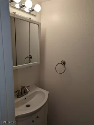 Photo #6: 2483009 Listing