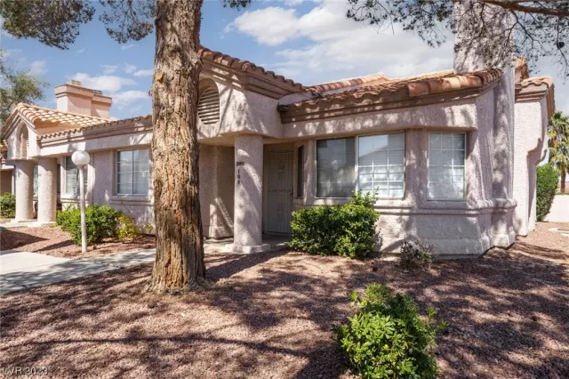 MLS: 2483023 Condo For Sale