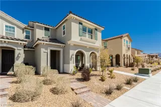 Photo #2: 2483043 Listing