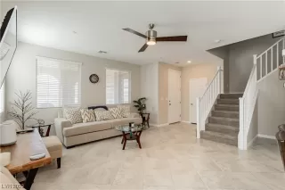 Photo #5: 2483043 Listing