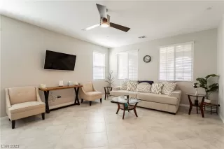 Photo #6: 2483043 Listing