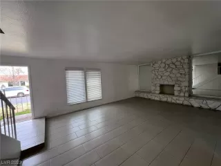 Photo #2: 2483087 Listing 