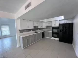 Photo #3: 2483087 Listing 