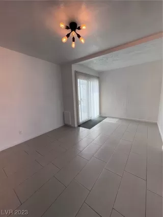 Photo #4: 2483087 Listing 