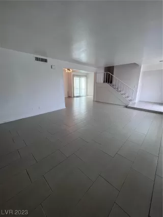 Photo #5: 2483087 Listing 