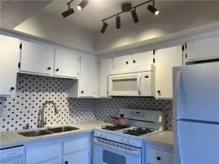 Photo #2: 2483107 Listing 