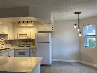 Photo #4: 2483107 Listing 